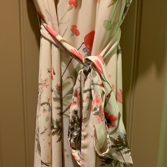 Elegant Flowery Maternity Dress w/Flared Shoulders - Picture 7 of 16